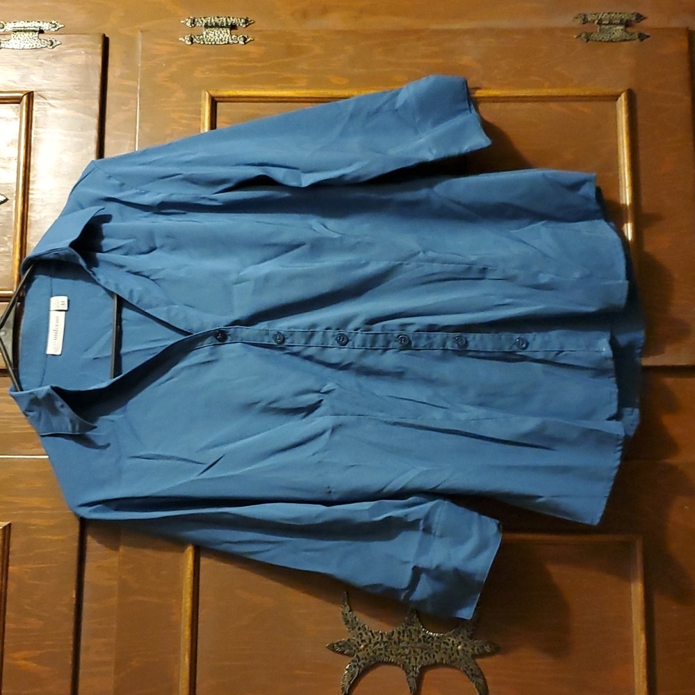 New Affordable business blouse in a dusty royal blue sz M